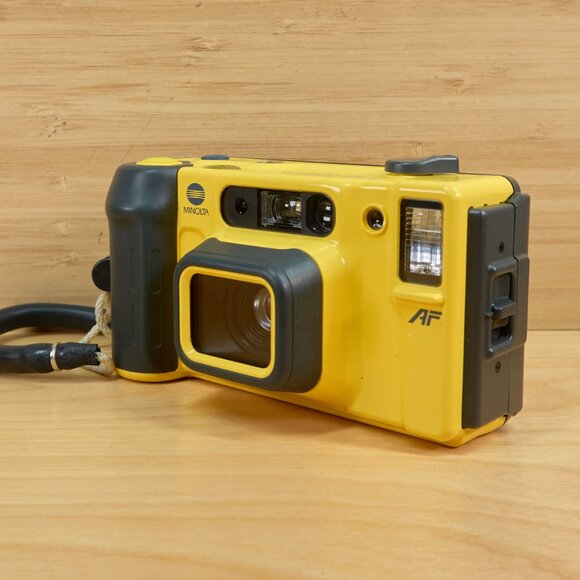 Minolta Weathermatic Dual 35 35mm Film, Underwater, Point and Shoot Camera - Picture 2 of 7